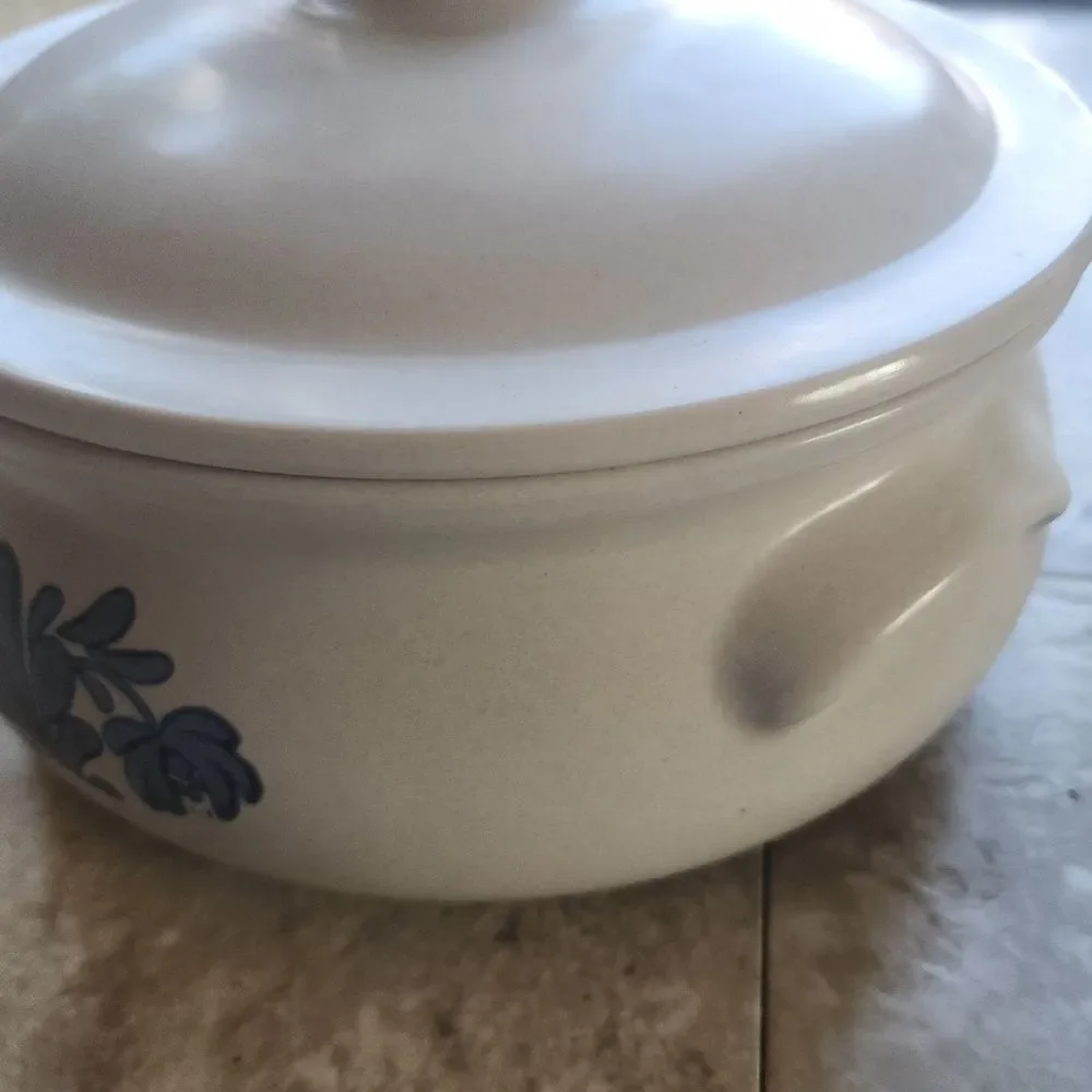 Pfaltzgraff yorktowne 2qt